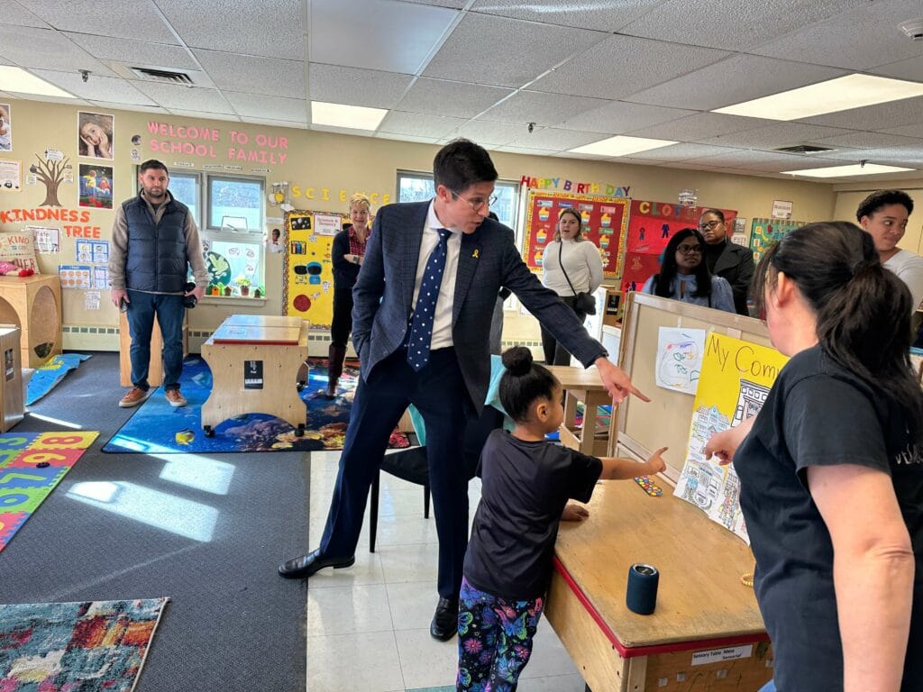 Mayor Brett Smiley visits Dr. Day Care Providence